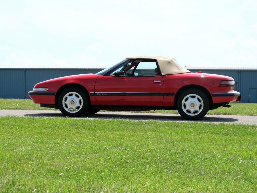  Buick Reatta Convertible 1990 года  (фото 6 из 8)